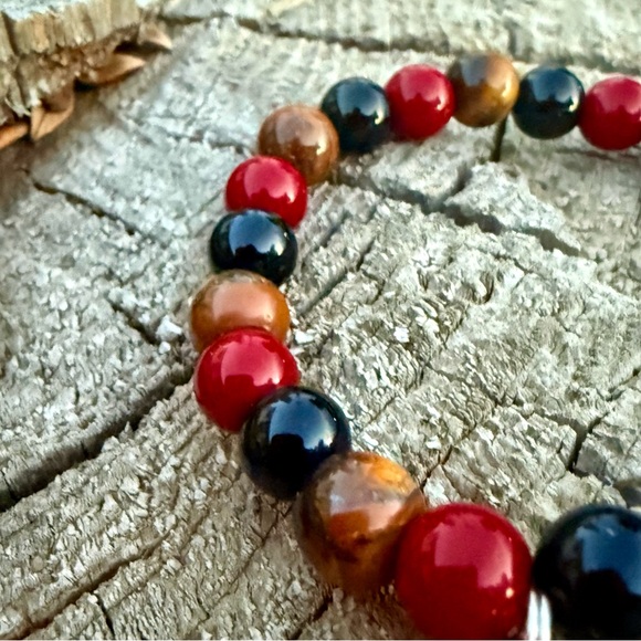 NWT Gemstone Bracelet Black Onyx Red Jasper Tigers Eye bracelet feather charms - Picture 3 of 5